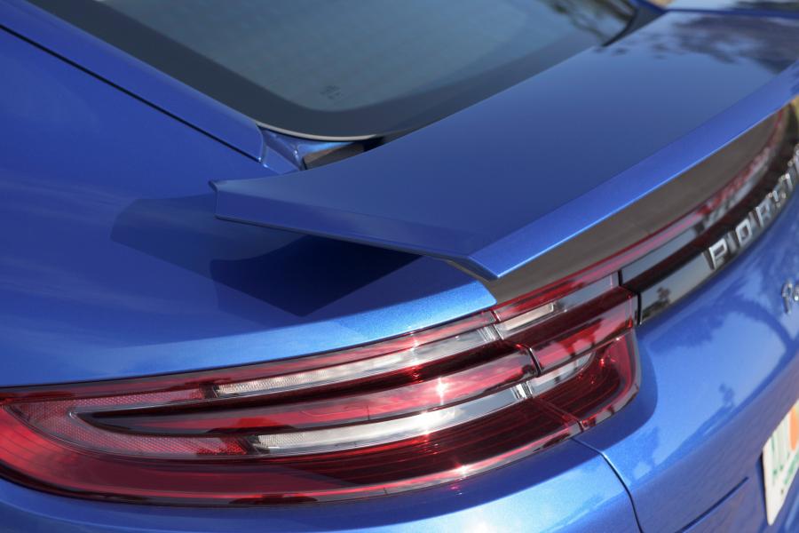 Детали экстерьера Porsche Panamera Turbo 2016 года  (NA) (фото 16 из 29)